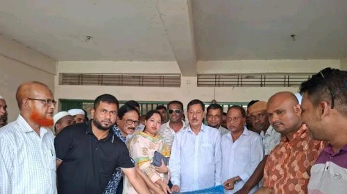 কটিয়াদীতে প্রাকৃতিক দূর্যোগে ক্ষতিগ্রস্থদের মাঝে চাল ও নগদ অর্থ বিতরণ