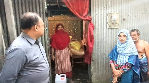 বাড়িতে পেট্রল মজুত করে বেশি দামে বিক্রি করার অপরাধে এক নারীকে জরিমানা
