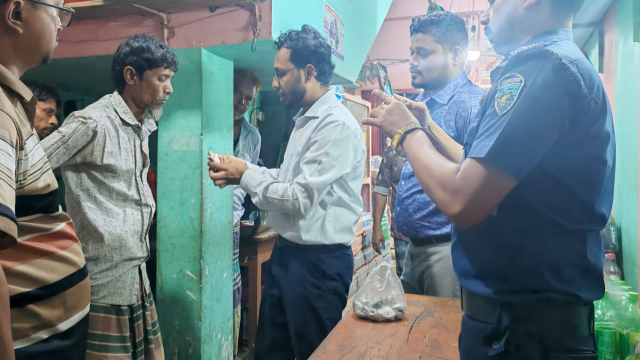 দীর্ঘপথ পায়ে হেঁটে দুর্গম এলাকায় এসি-ল্যান্ড'র সাঁড়াশি অভিযান