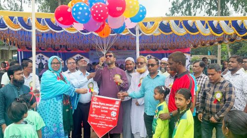 উলিপুরে প্রাথমিক বিদ্যালয় গোল্ডকাপ ফুটবল টুর্নামেন্ট উদ্বোধন করেন এমপি মাহবুবুল আলম সালেহী