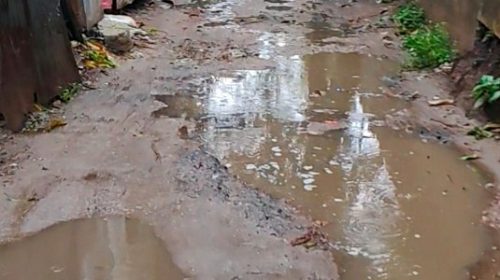 খানাখন্দে ভরা দোহাজারী সরকারপাড়া সড়ক!