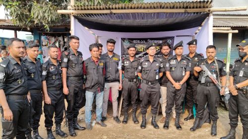 ঈদ ঘিরে চান্দাইকোনা পশুর হাটে বাড়তি নিরাপত্তা, নজরদারিতে র‌্যাব-পুলিশ