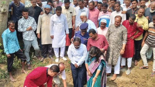 কাহালুর ভুগইলে খাল খননের উদ্বোধন করলেন এম পি মোশারফ হোসেন