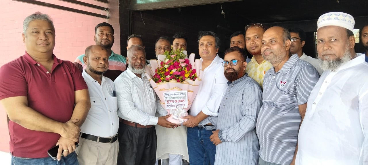 কাপাসিয়া প্রেসক্লাব পরিদর্শনে জেলা পরিষদ প্রশাসক ড. চৌধুরী ইশরাক আহমদ সিদ্দিকী