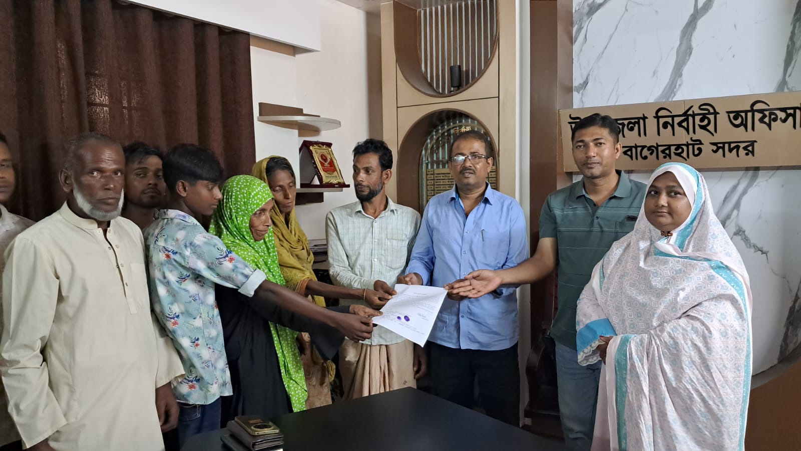 খানজাহান আলী মাজারের কুমির এর আক্রমণে নিহত ফাতেমার মা পরিবারে ফিরল তিন বছর পর